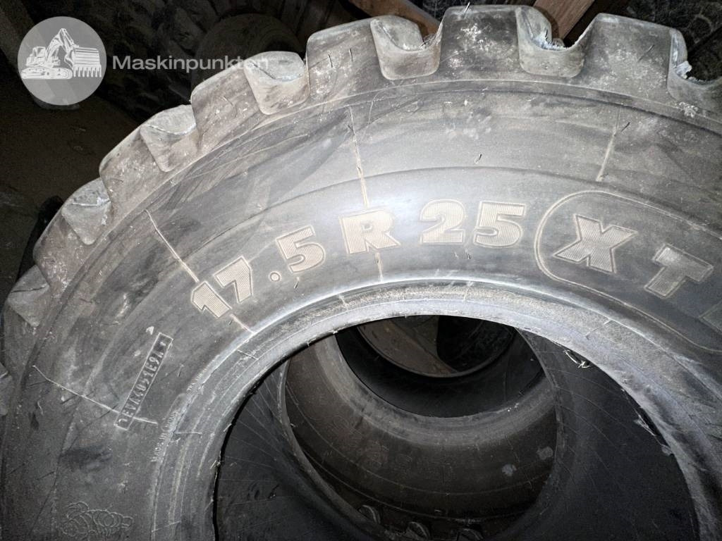Michelin 17.5R25 Hjullastardäck - إطارات - آلات الإنشاء: صورة 5 Michelin 17.5R25 Hjullastardäck - إطارات - آلات الإنشاء: صورة 5