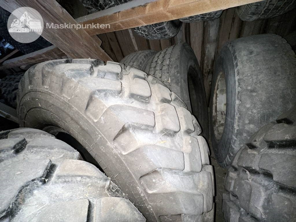 Michelin 17.5R25 Hjullastardäck - إطارات - آلات الإنشاء: صورة 4 Michelin 17.5R25 Hjullastardäck - إطارات - آلات الإنشاء: صورة 4