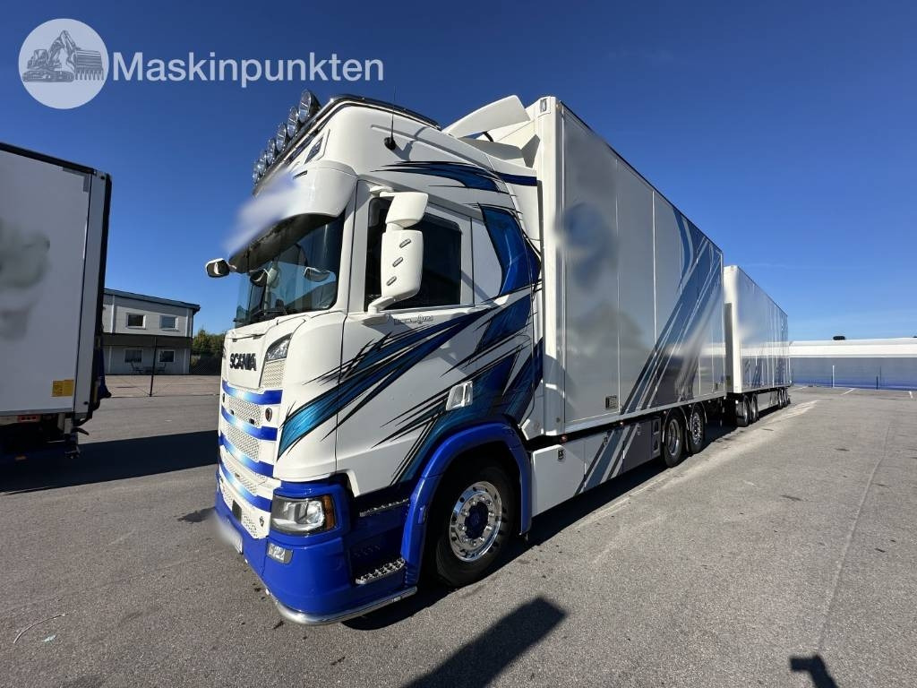 Scania R 520 - شاحنة صندوقية: صورة 1 Scania R 520 - شاحنة صندوقية: صورة 1