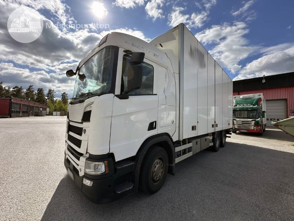 Scania R 520 - شاحنة صندوقية: صورة 1 Scania R 520 - شاحنة صندوقية: صورة 1
