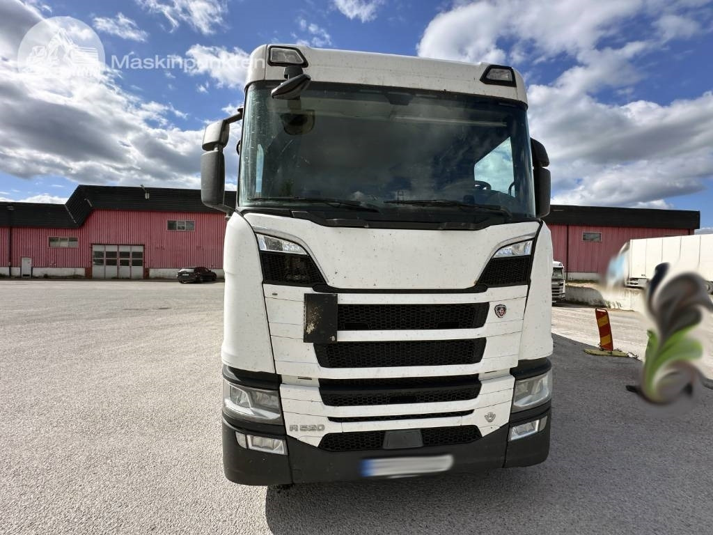 Scania R 520 - شاحنة صندوقية: صورة 2 Scania R 520 - شاحنة صندوقية: صورة 2