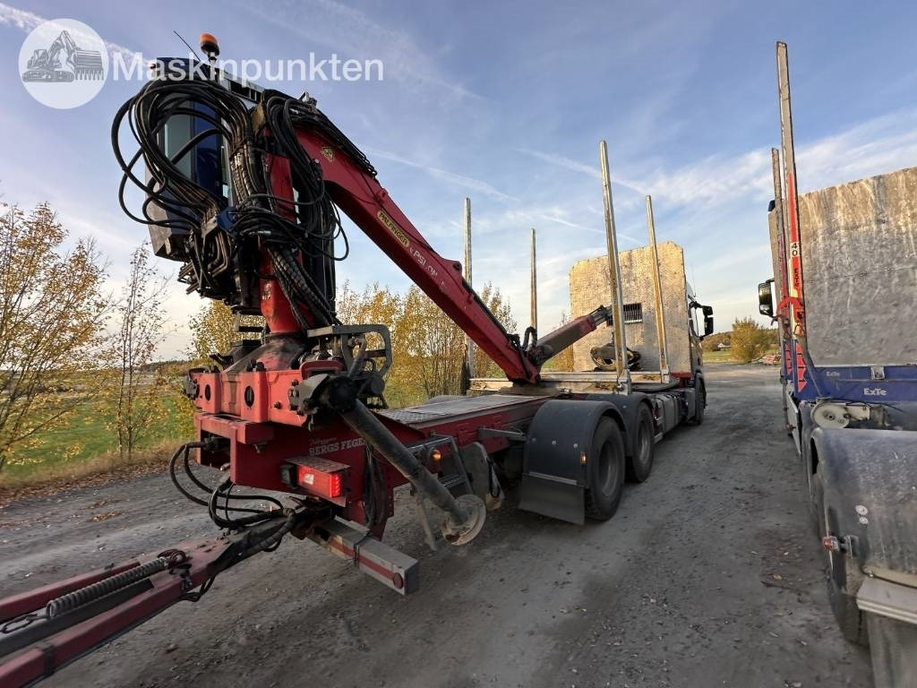 Scania R 580 timmerbil med kran - شاحنة قطع الأشجار: صورة 4 Scania R 580 timmerbil med kran - شاحنة قطع الأشجار: صورة 4