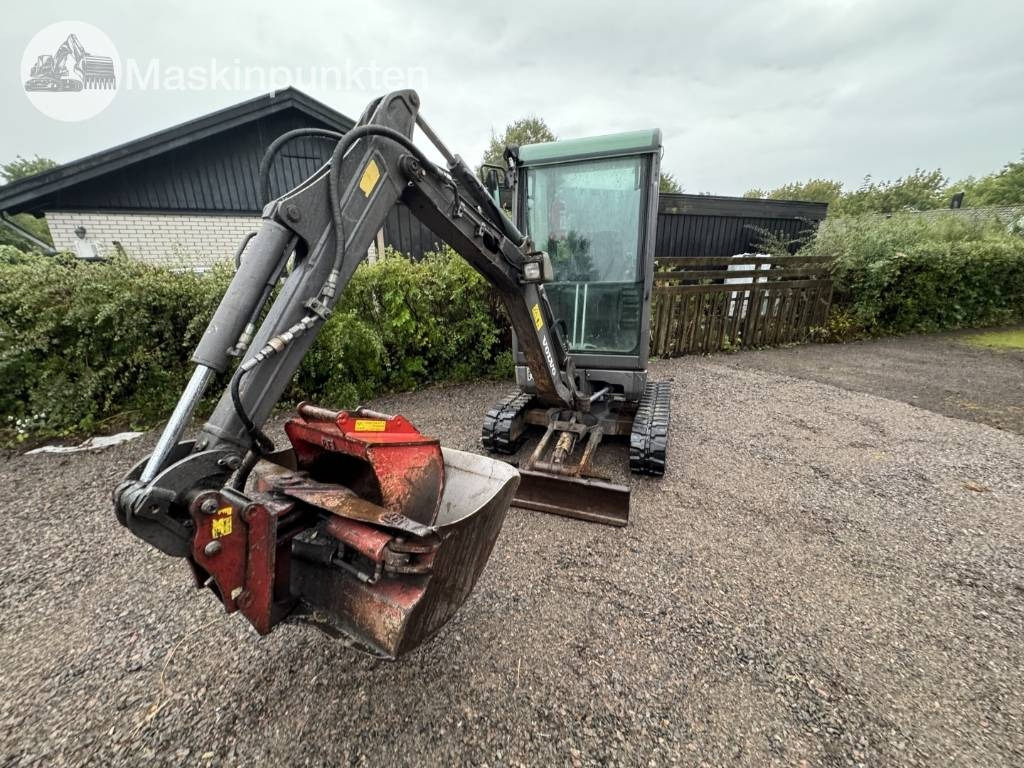 Volvo EC 18 C  - حفار صغير: صورة 1 Volvo EC 18 C  - حفار صغير: صورة 1