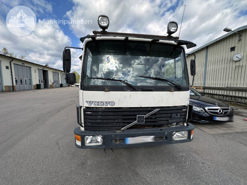 Volvo FL 610 Verkstadsinredd - شاحنة صندوقية: صورة 2 Volvo FL 610 Verkstadsinredd - شاحنة صندوقية: صورة 2