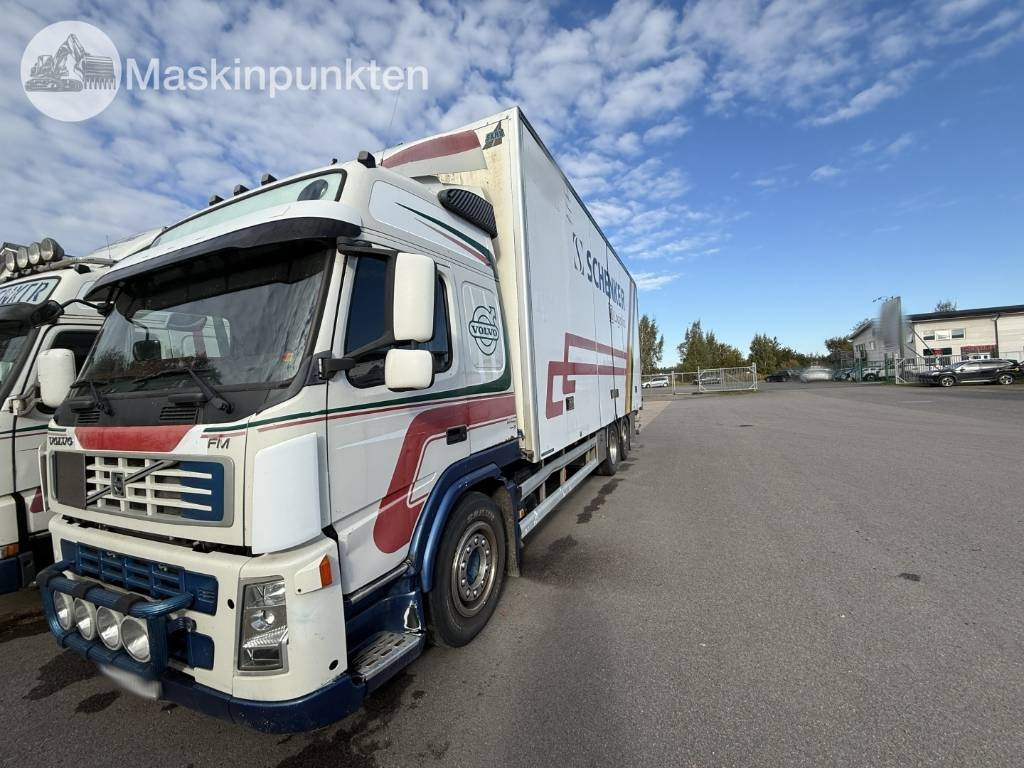 Volvo FM 440 - شاحنة صندوقية: صورة 1 Volvo FM 440 - شاحنة صندوقية: صورة 1