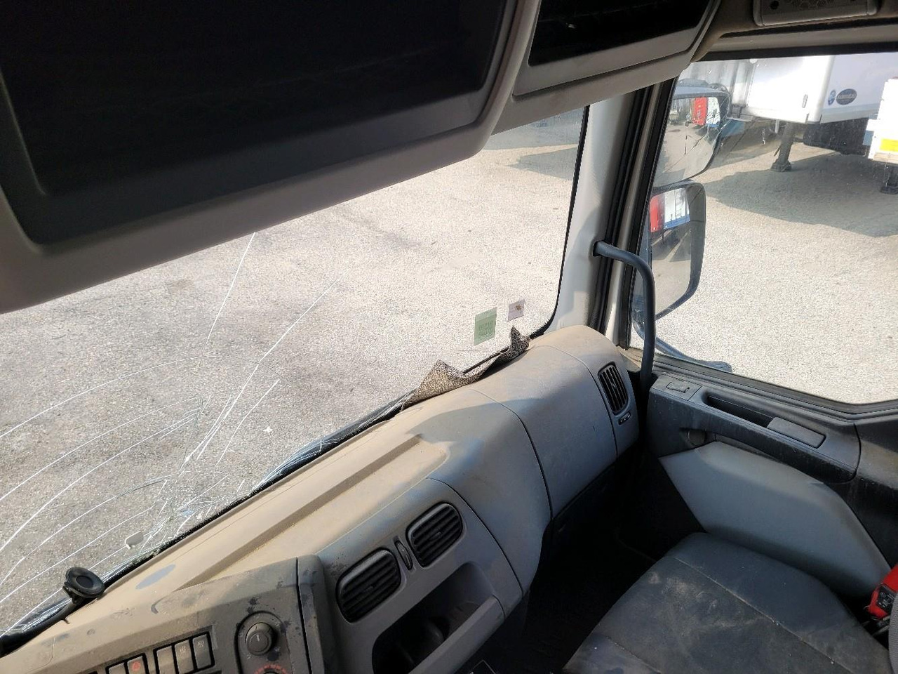شاحنة بهيكل معدني للمقصورة RENAULT D12: صورة 11