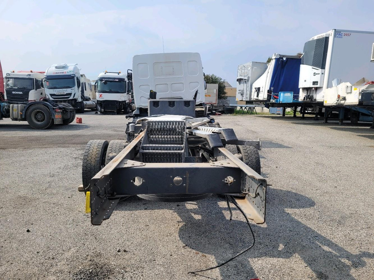 RENAULT D12 - شاحنة بهيكل معدني للمقصورة: صورة 5 RENAULT D12 - شاحنة بهيكل معدني للمقصورة: صورة 5