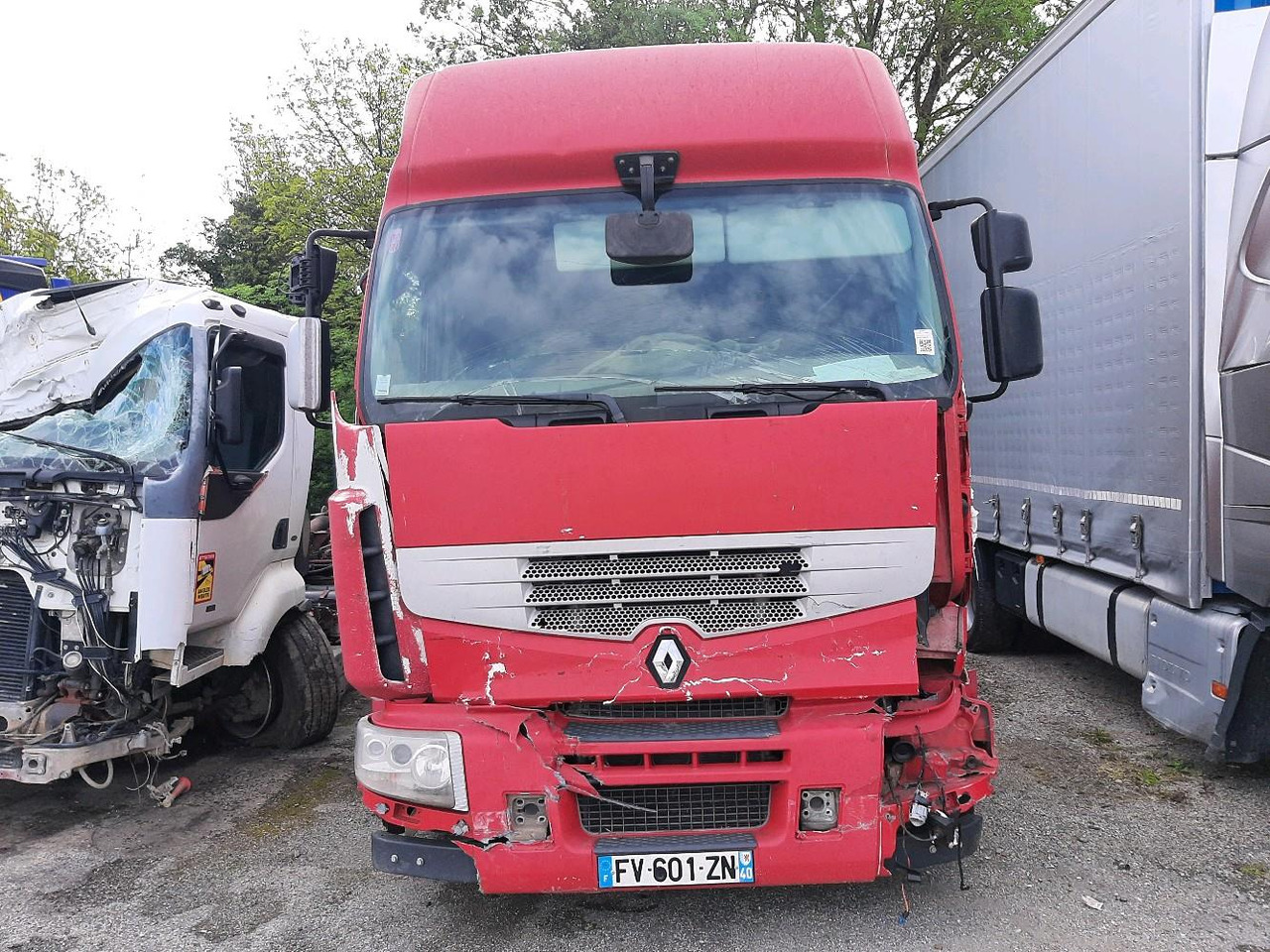RENAULT PREMIUM 470 PLATEAU - شاحنات مسطحة: صورة 2 RENAULT PREMIUM 470 PLATEAU - شاحنات مسطحة: صورة 2
