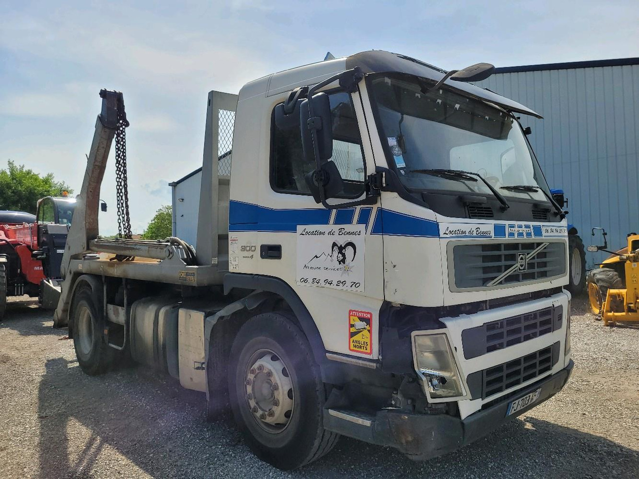 VOLVO FM 300 E4 4X2 - شاحنة لودر انزلاقي: صورة 1 VOLVO FM 300 E4 4X2 - شاحنة لودر انزلاقي: صورة 1