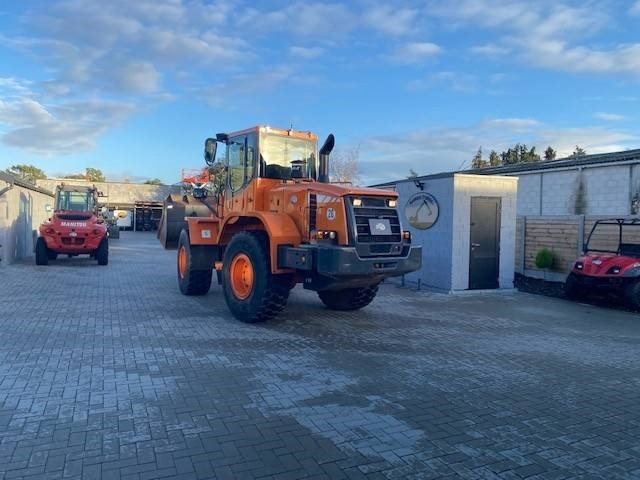 اللودر بعجل Doosan DL 200: صورة 9