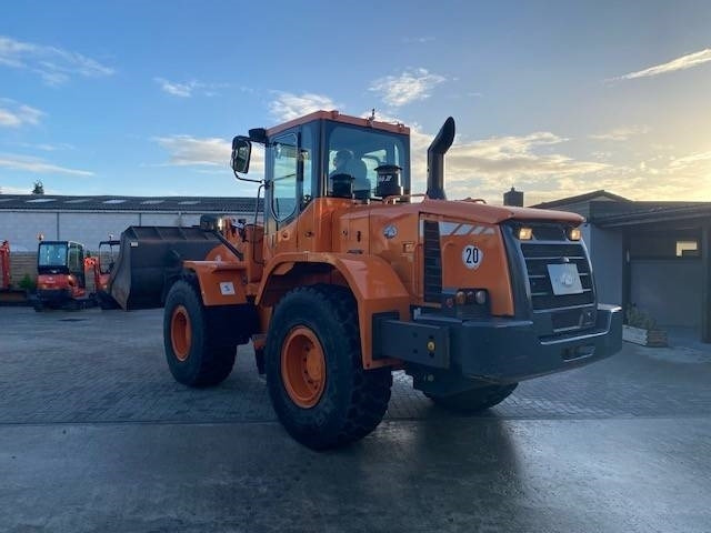 اللودر بعجل Doosan DL 200: صورة 16