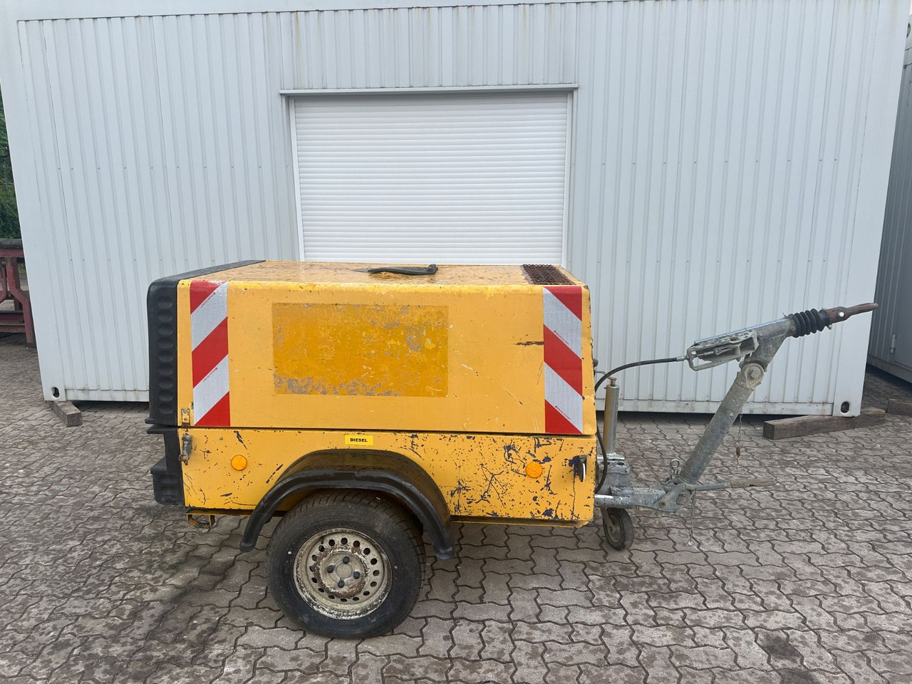 Compair C38 / DLT0406 Kompressor /1.978 H/ 7 Bar - ضاغط هوائي: صورة 1 Compair C38 / DLT0406 Kompressor /1.978 H/ 7 Bar - ضاغط هوائي: صورة 1