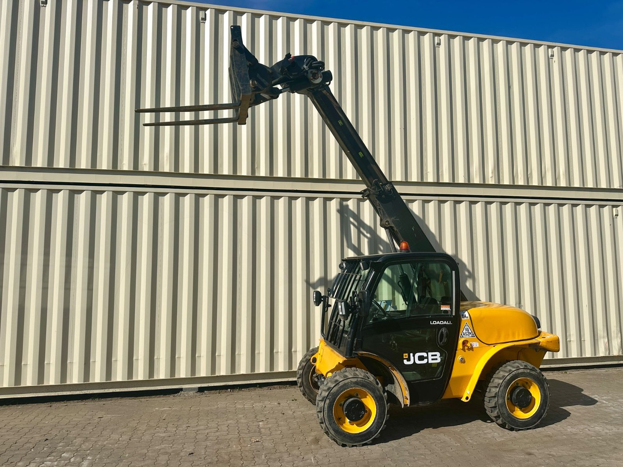 JCB 520-40 / 4 Meter / 2 Tonnen / 2.297 Bh / TOP - آلة رفع ونقل تلسكوبية: صورة 1 JCB 520-40 / 4 Meter / 2 Tonnen / 2.297 Bh / TOP - آلة رفع ونقل تلسكوبية: صورة 1