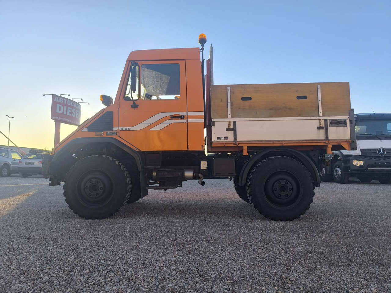 UNIMOG U90 - شاحنة قلاب: صورة 4 UNIMOG U90 - شاحنة قلاب: صورة 4