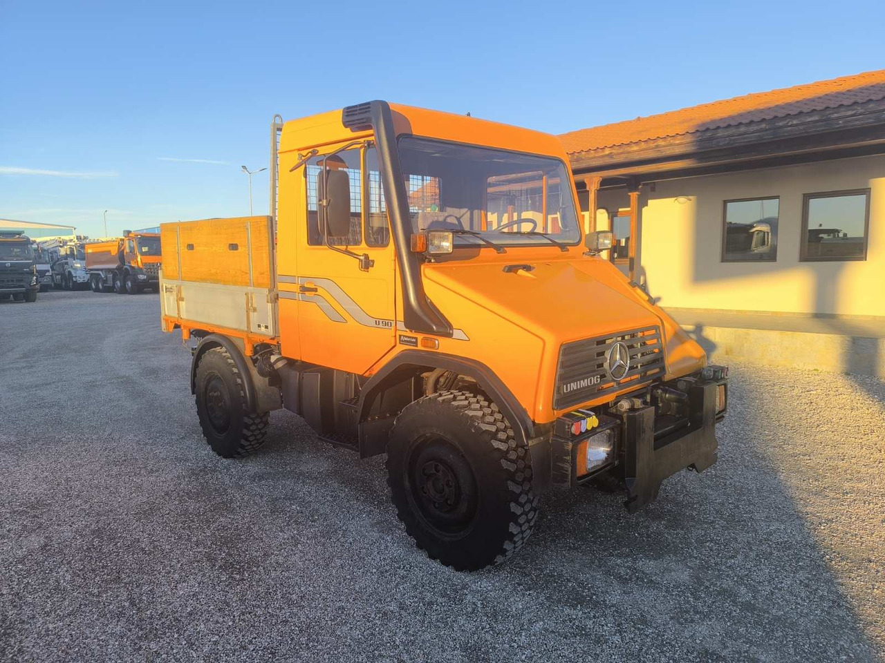 UNIMOG U90 - شاحنة قلاب: صورة 1 UNIMOG U90 - شاحنة قلاب: صورة 1