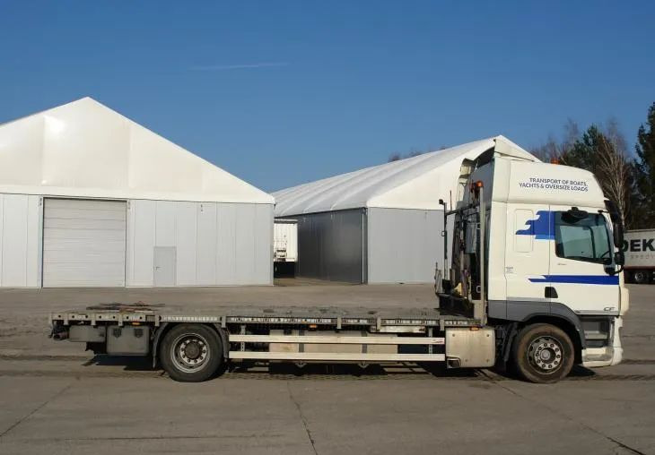 DAF CF 410 EURO 6 Laweta - Platforma super stan - شاحنات مسطحة: صورة 1 DAF CF 410 EURO 6 Laweta - Platforma super stan - شاحنات مسطحة: صورة 1