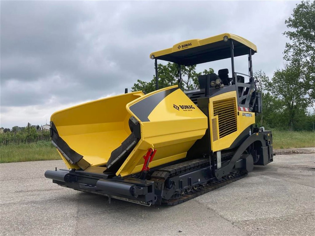 BOMAG IT BF 900 C S500 Stage IIIb/Tier 4i - راصف أسفلت: صورة 1 BOMAG IT BF 900 C S500 Stage IIIb/Tier 4i - راصف أسفلت: صورة 1