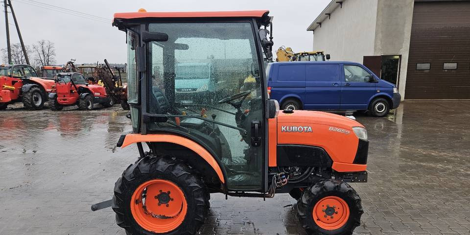 Ciągnik Kubota B2650 4x4 klima 26 KM hydrostat - جرار: صورة 5 Ciągnik Kubota B2650 4x4 klima 26 KM hydrostat - جرار: صورة 5