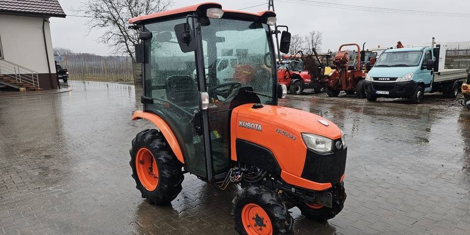 Ciągnik Kubota B2650 4x4 klima 26 KM hydrostat - جرار: صورة 4 Ciągnik Kubota B2650 4x4 klima 26 KM hydrostat - جرار: صورة 4
