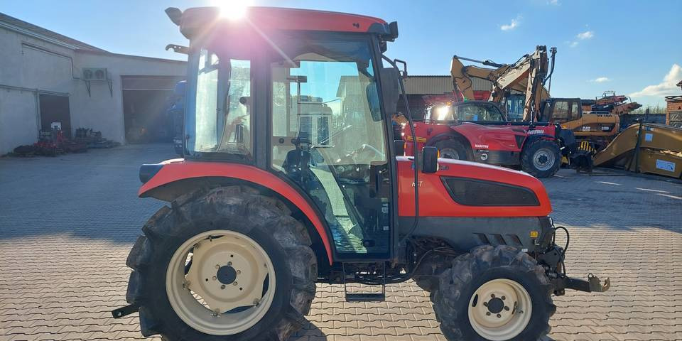Kioti EX50 HST 50KM klimatyzacja przedni TUZ - جرار: صورة 5 Kioti EX50 HST 50KM klimatyzacja przedni TUZ - جرار: صورة 5