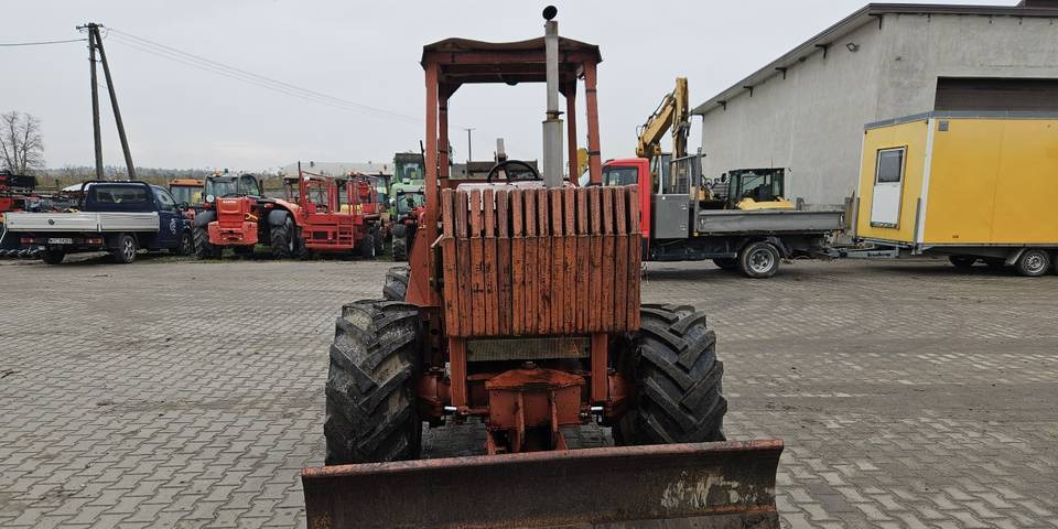 Koparka łańcuchowa Ditch Witch 7610 - حفار ذو عجلات: صورة 3 Koparka łańcuchowa Ditch Witch 7610 - حفار ذو عجلات: صورة 3