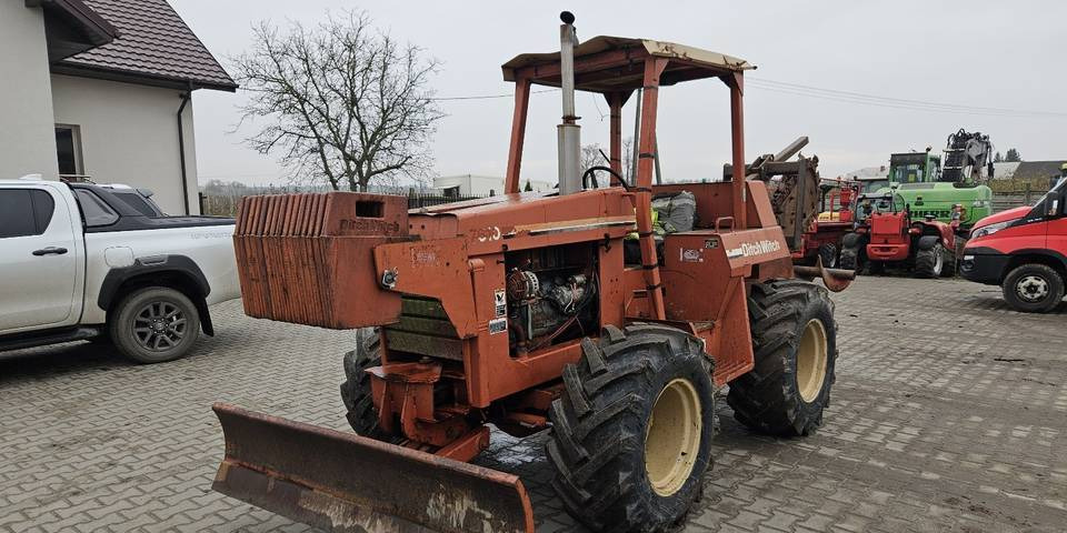 Koparka łańcuchowa Ditch Witch 7610 - حفار ذو عجلات: صورة 2 Koparka łańcuchowa Ditch Witch 7610 - حفار ذو عجلات: صورة 2