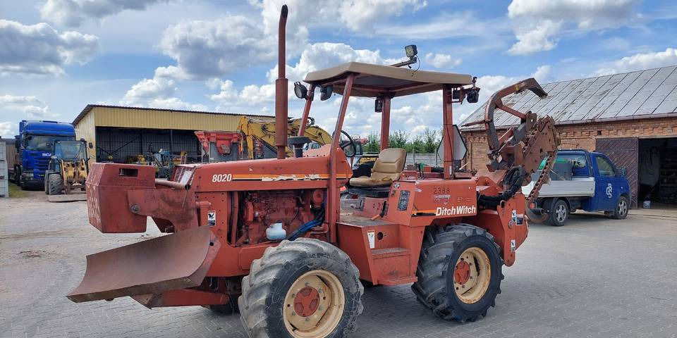 Koparka łańcuchowa Ditch Witch 8020 85KM - حفار خنادق: صورة 4 Koparka łańcuchowa Ditch Witch 8020 85KM - حفار خنادق: صورة 4