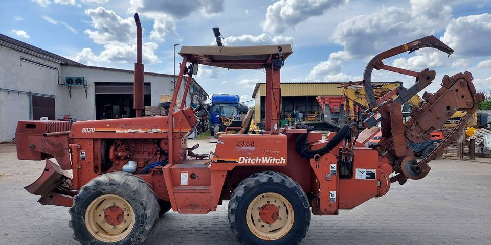 Koparka łańcuchowa Ditch Witch 8020 85KM - حفار خنادق: صورة 5 Koparka łańcuchowa Ditch Witch 8020 85KM - حفار خنادق: صورة 5