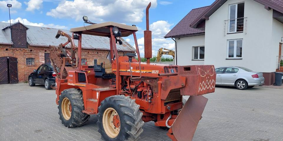 Koparka łańcuchowa Ditch Witch 8020 85KM - حفار خنادق: صورة 2 Koparka łańcuchowa Ditch Witch 8020 85KM - حفار خنادق: صورة 2