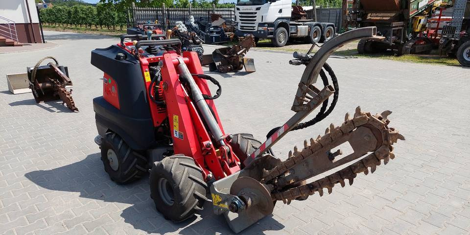 Koparka łańcuchowa miniładowarka Ditch Witch R300 wiertnica - حفار خنادق: صورة 4 Koparka łańcuchowa miniładowarka Ditch Witch R300 wiertnica - حفار خنادق: صورة 4