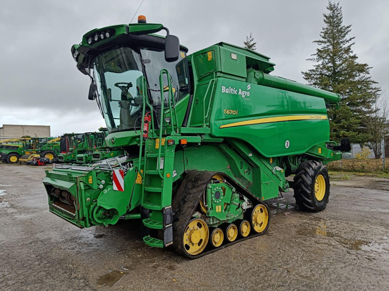 John Deere T670i - حصادة: صورة 1 John Deere T670i - حصادة: صورة 1
