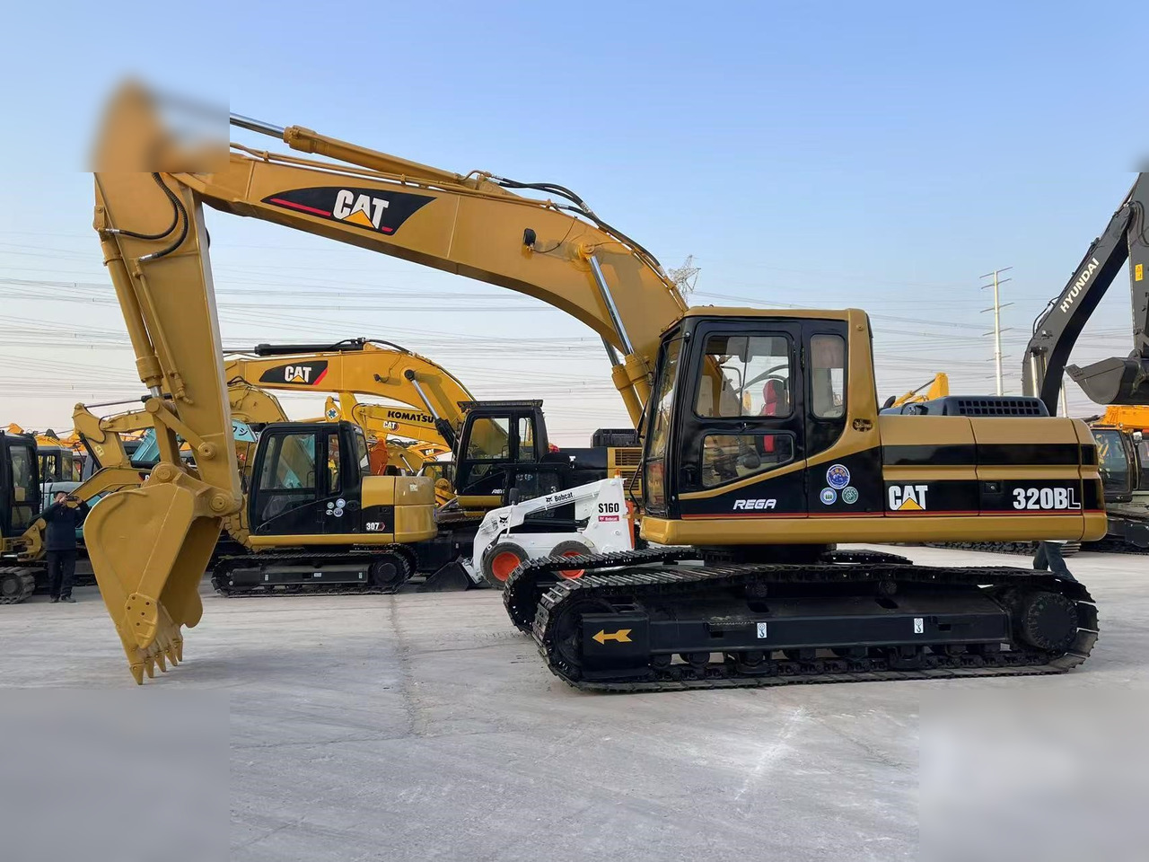 CATERPILLAR 320BL - حفار زاحف: صورة 1 CATERPILLAR 320BL - حفار زاحف: صورة 1