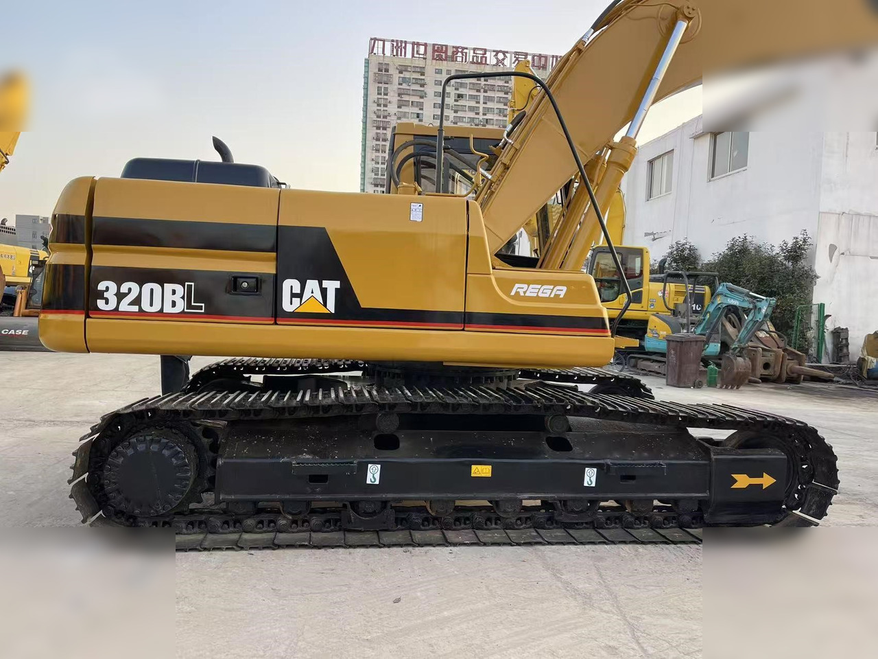 CATERPILLAR 320BL - حفار زاحف: صورة 5 CATERPILLAR 320BL - حفار زاحف: صورة 5