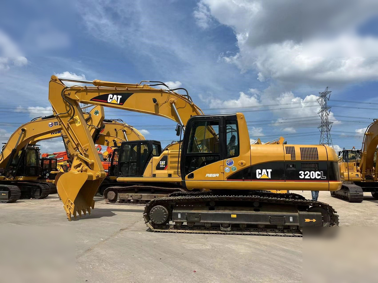 CATERPILLAR 320CL - حفار زاحف: صورة 1 CATERPILLAR 320CL - حفار زاحف: صورة 1