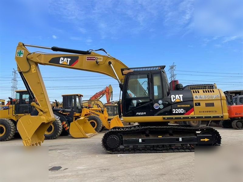 CATERPILLAR 320D2 - حفار زاحف: صورة 1 CATERPILLAR 320D2 - حفار زاحف: صورة 1