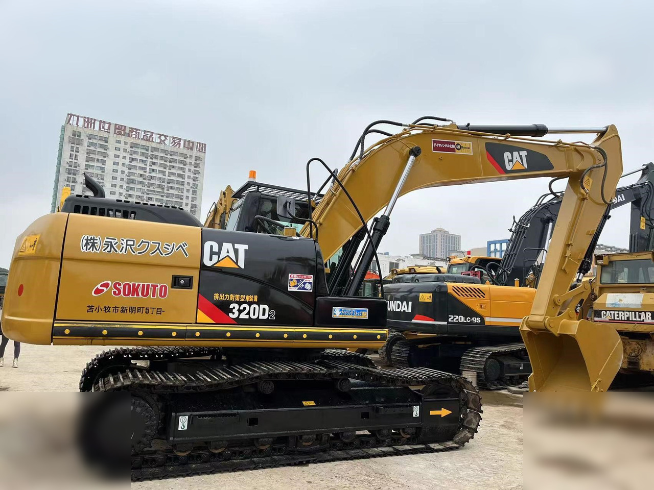 CATERPILLAR 320D2 - حفار زاحف: صورة 2 CATERPILLAR 320D2 - حفار زاحف: صورة 2