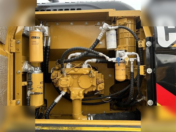 CATERPILLAR 320D2 - حفار زاحف: صورة 3 CATERPILLAR 320D2 - حفار زاحف: صورة 3