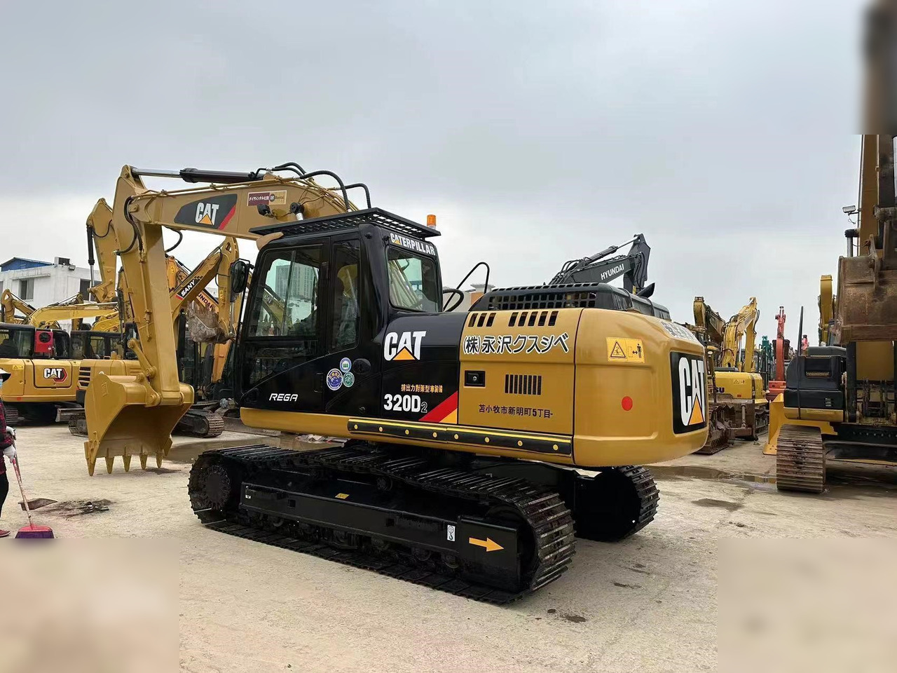 CATERPILLAR 320D2 - حفار زاحف: صورة 1 CATERPILLAR 320D2 - حفار زاحف: صورة 1