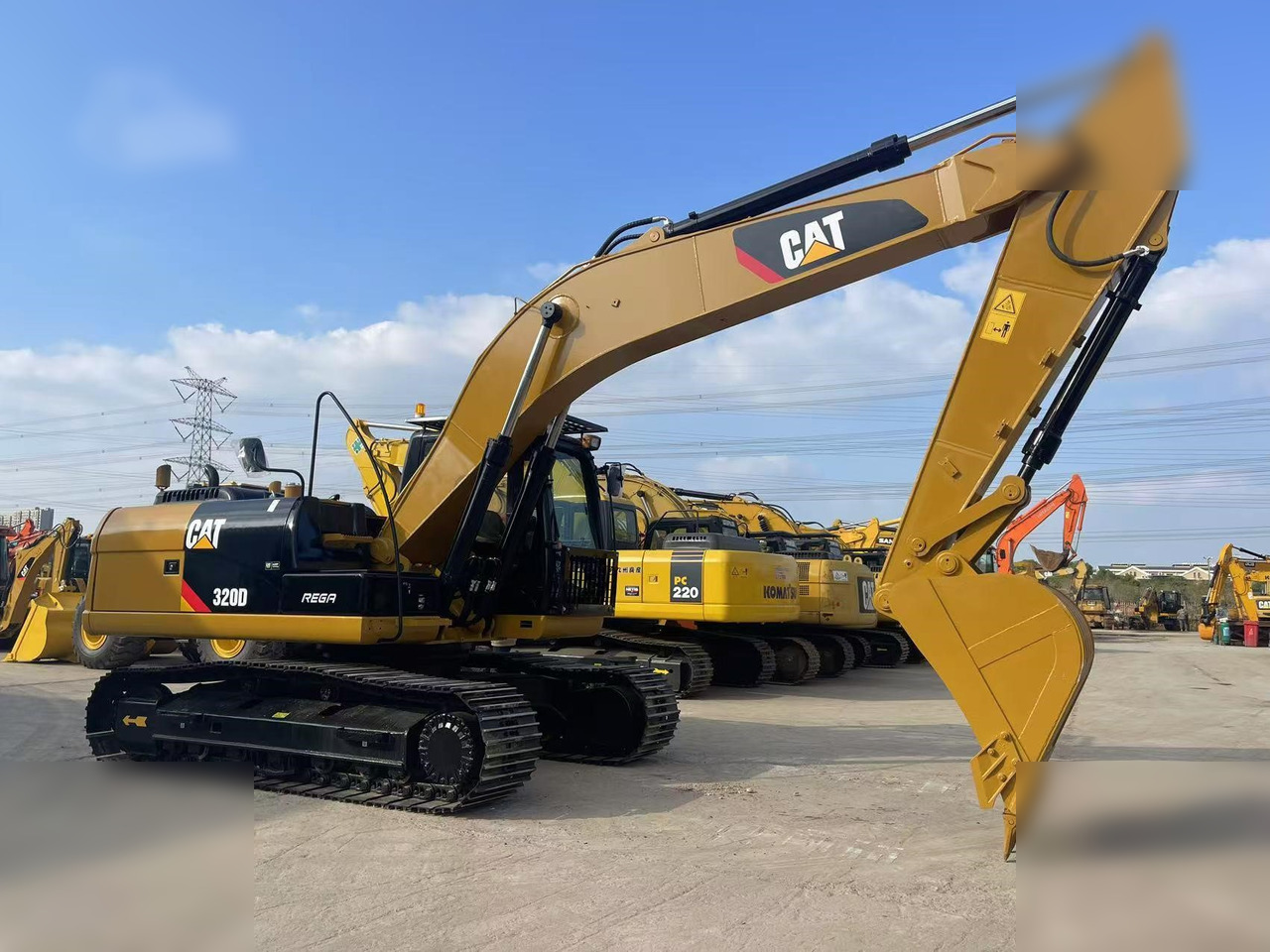 CATERPILLAR 320D - حفار زاحف: صورة 4 CATERPILLAR 320D - حفار زاحف: صورة 4