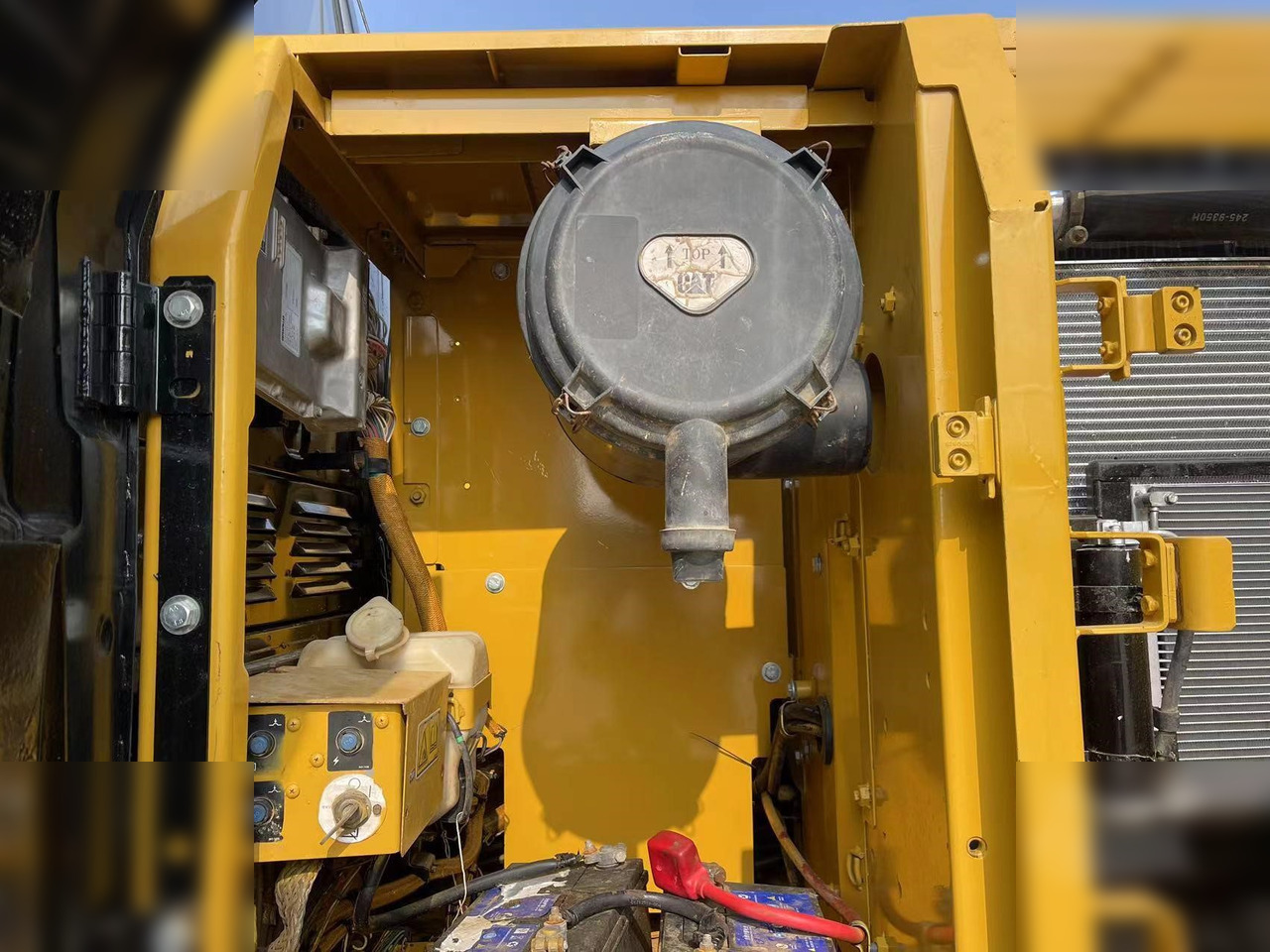 CATERPILLAR 320D - حفار زاحف: صورة 5 CATERPILLAR 320D - حفار زاحف: صورة 5