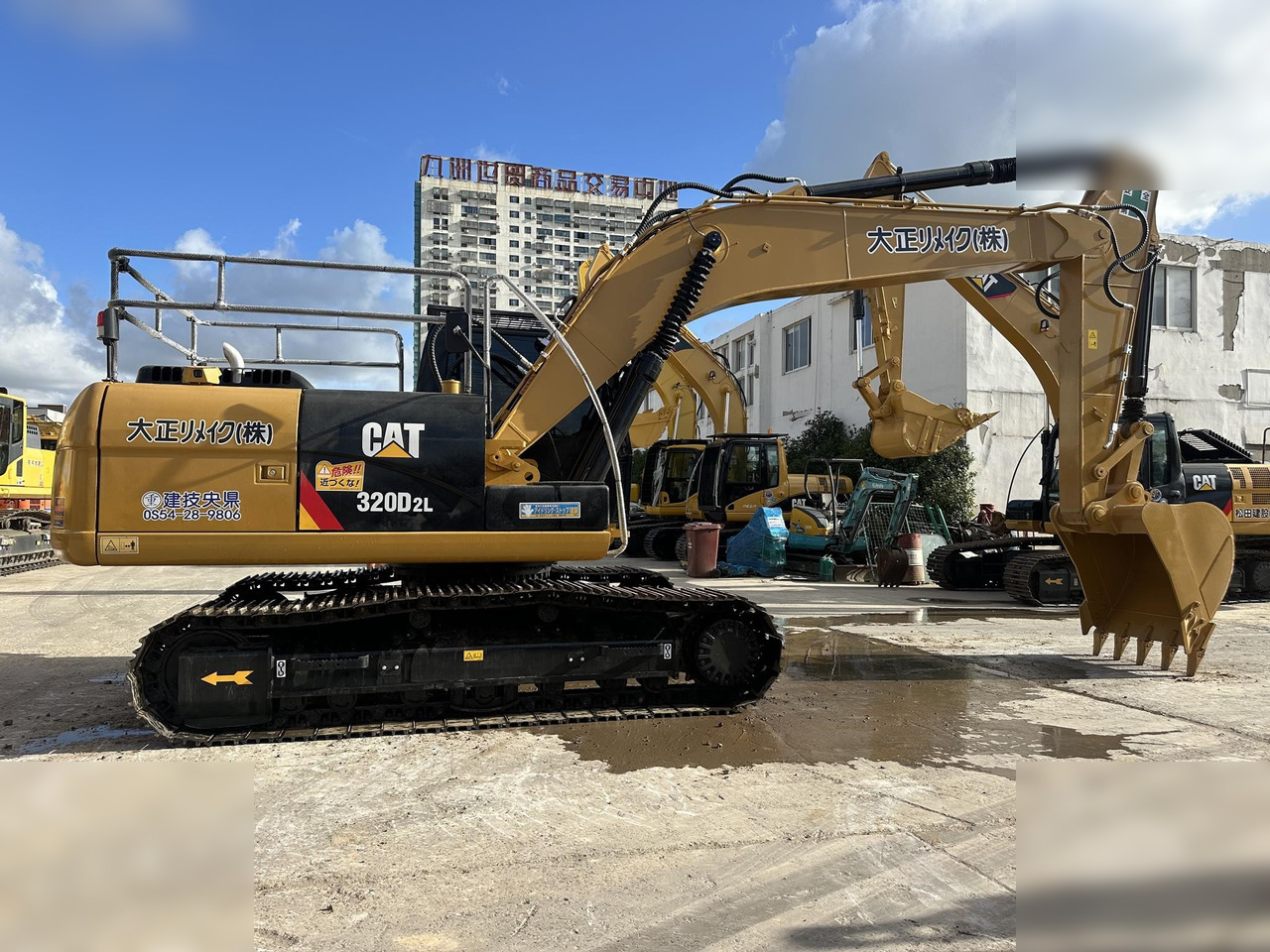 CATERPILLAR 320D - حفار زاحف: صورة 1 CATERPILLAR 320D - حفار زاحف: صورة 1