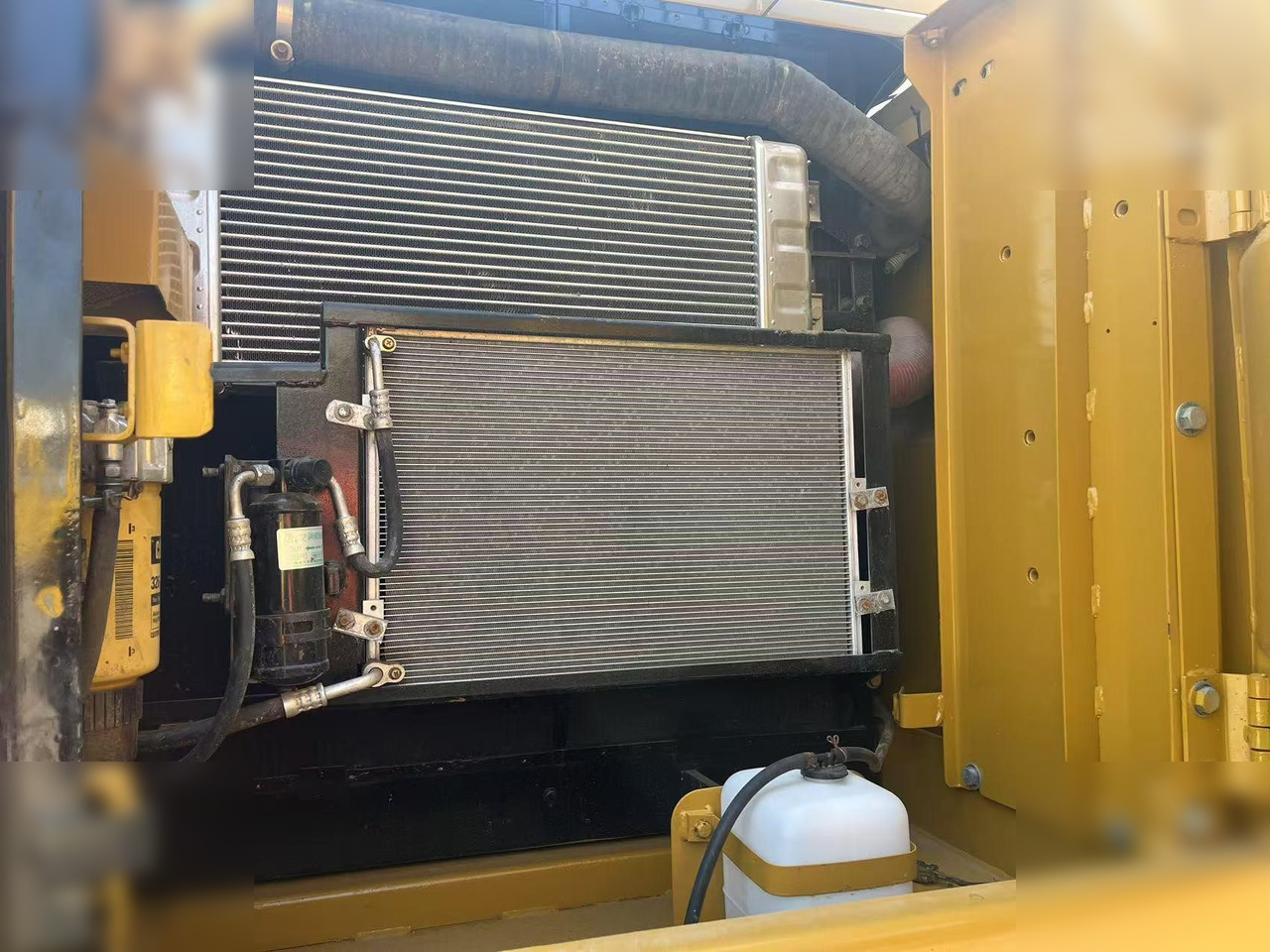 CATERPILLAR 320D - حفار زاحف: صورة 5 CATERPILLAR 320D - حفار زاحف: صورة 5