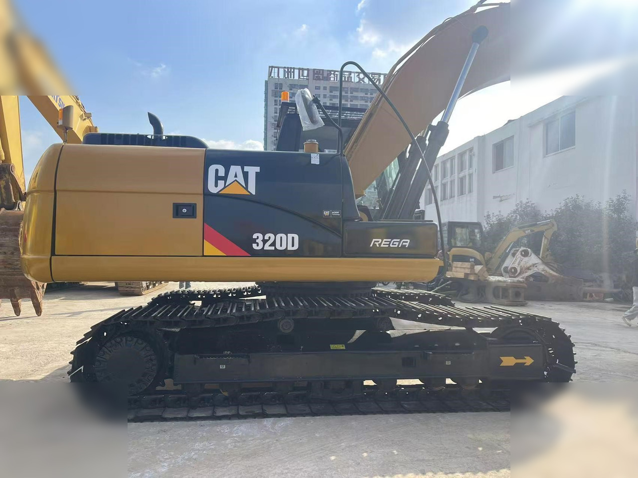 CATERPILLAR 320D - حفار زاحف: صورة 3 CATERPILLAR 320D - حفار زاحف: صورة 3