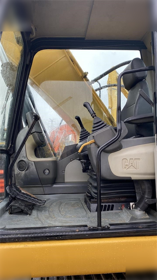 CATERPILLAR 320D - حفار زاحف: صورة 4 CATERPILLAR 320D - حفار زاحف: صورة 4