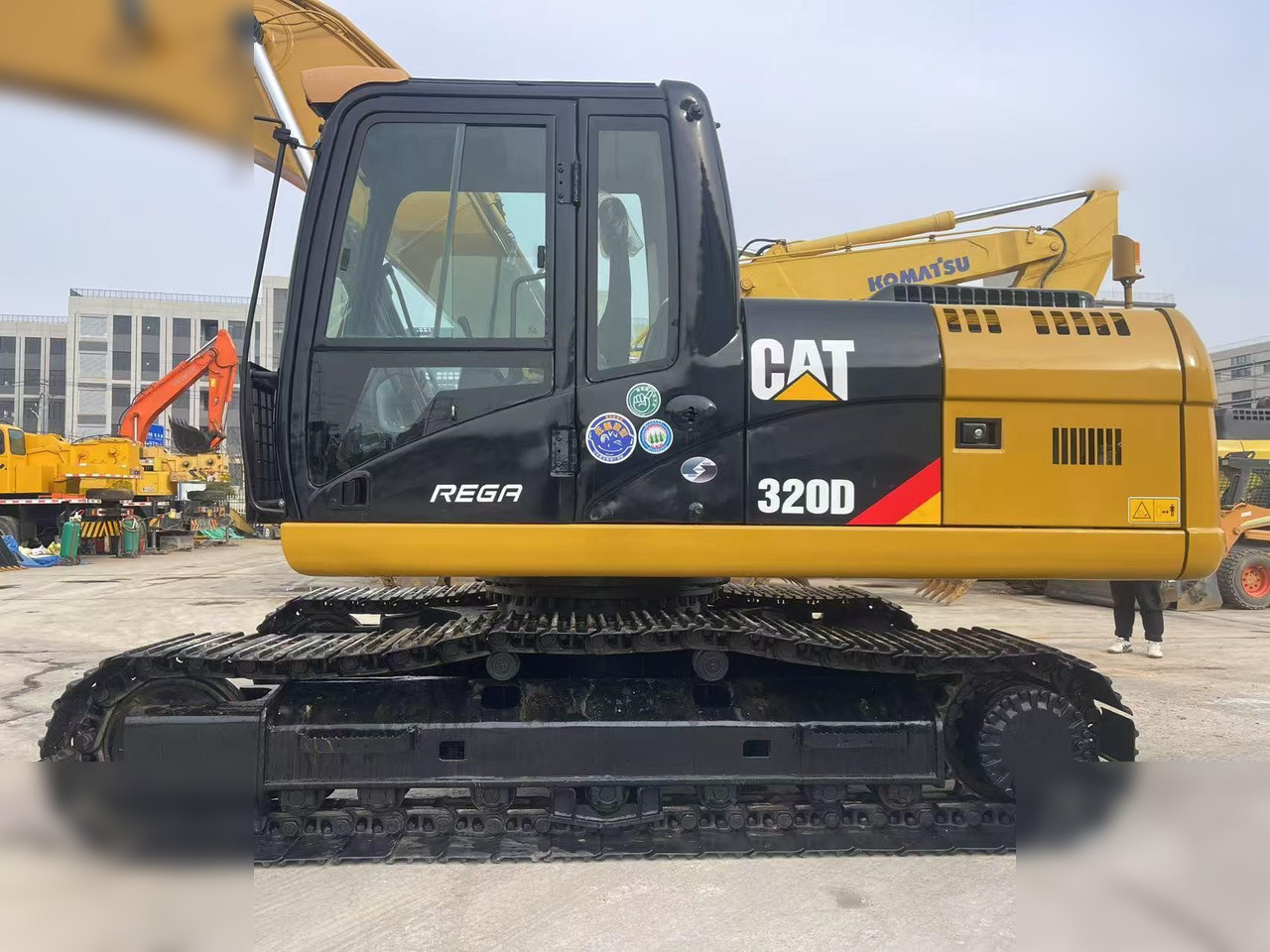 CATERPILLAR 320D - حفار زاحف: صورة 3 CATERPILLAR 320D - حفار زاحف: صورة 3