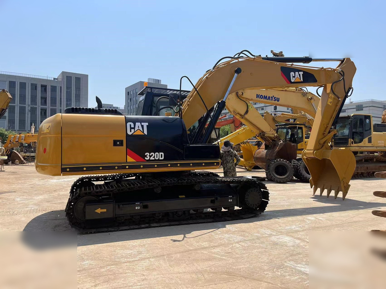 CATERPILLAR 320D - حفار زاحف: صورة 2 CATERPILLAR 320D - حفار زاحف: صورة 2