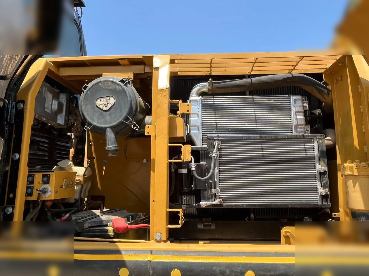 CATERPILLAR 320D - حفار زاحف: صورة 5 CATERPILLAR 320D - حفار زاحف: صورة 5