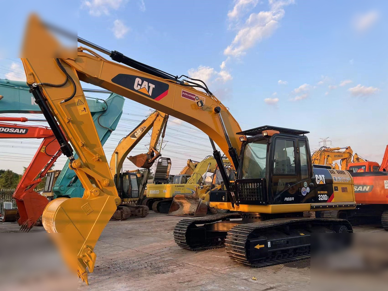 CATERPILLAR 320D - حفار زاحف: صورة 3 CATERPILLAR 320D - حفار زاحف: صورة 3