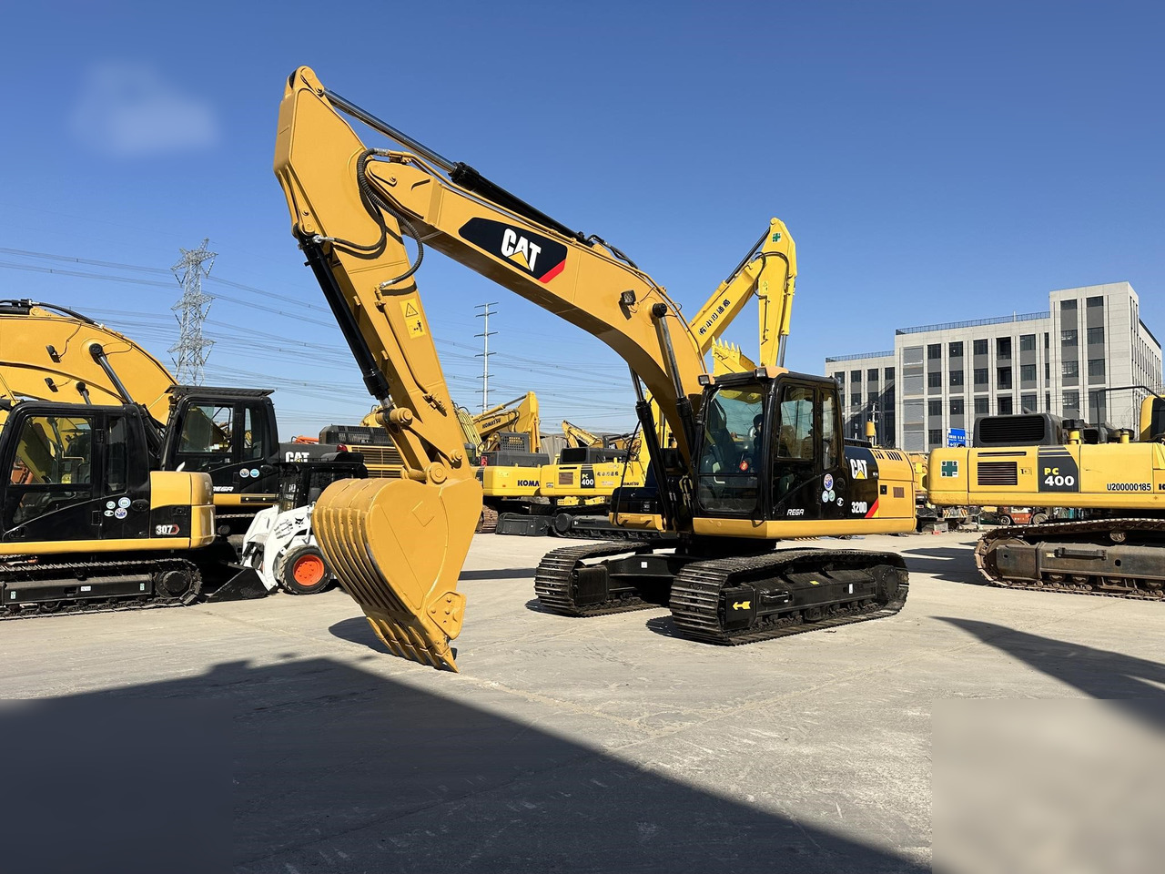 CATERPILLAR 320D - حفار زاحف: صورة 3 CATERPILLAR 320D - حفار زاحف: صورة 3