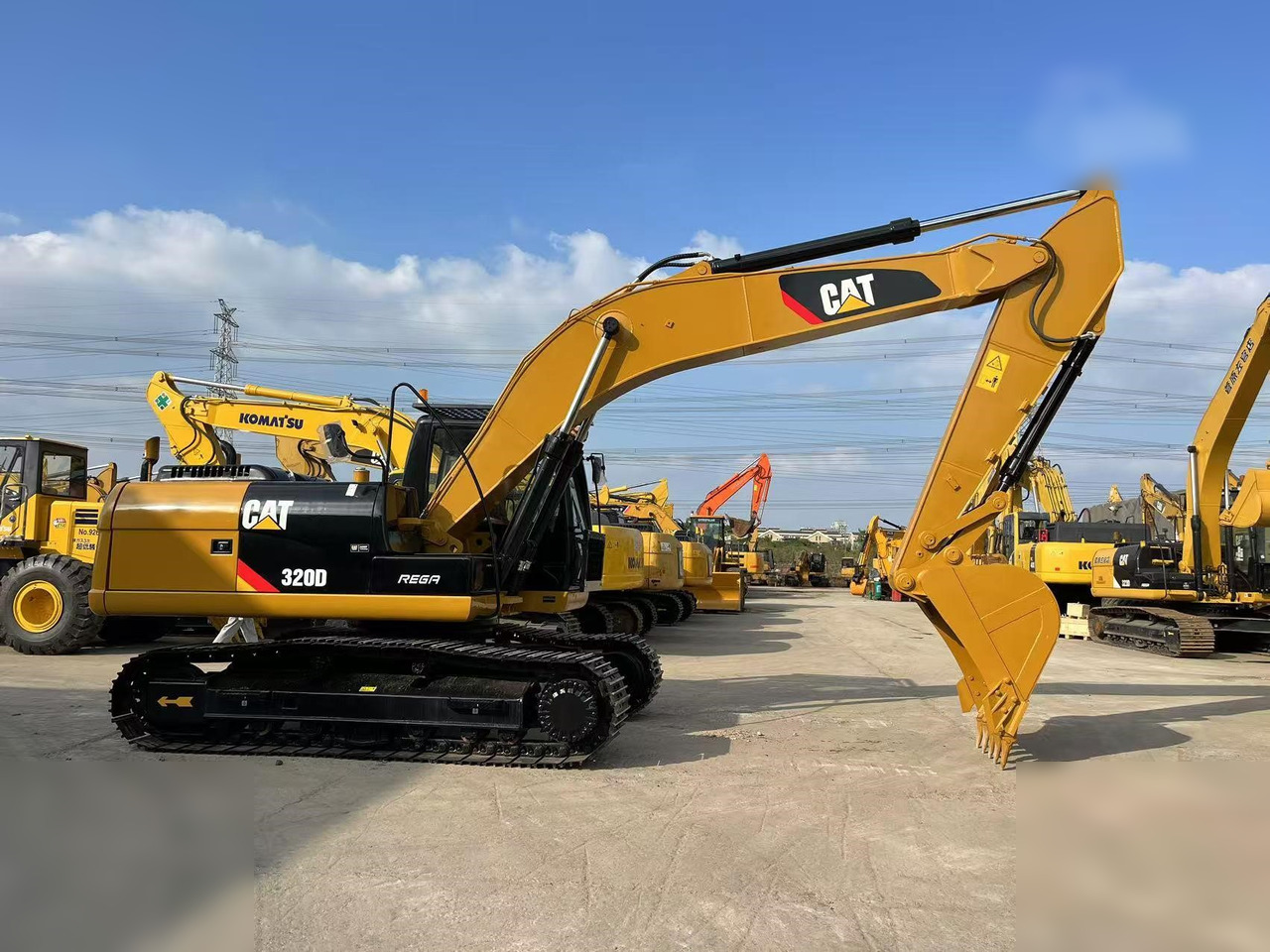 CATERPILLAR 320D - حفار زاحف: صورة 1 CATERPILLAR 320D - حفار زاحف: صورة 1